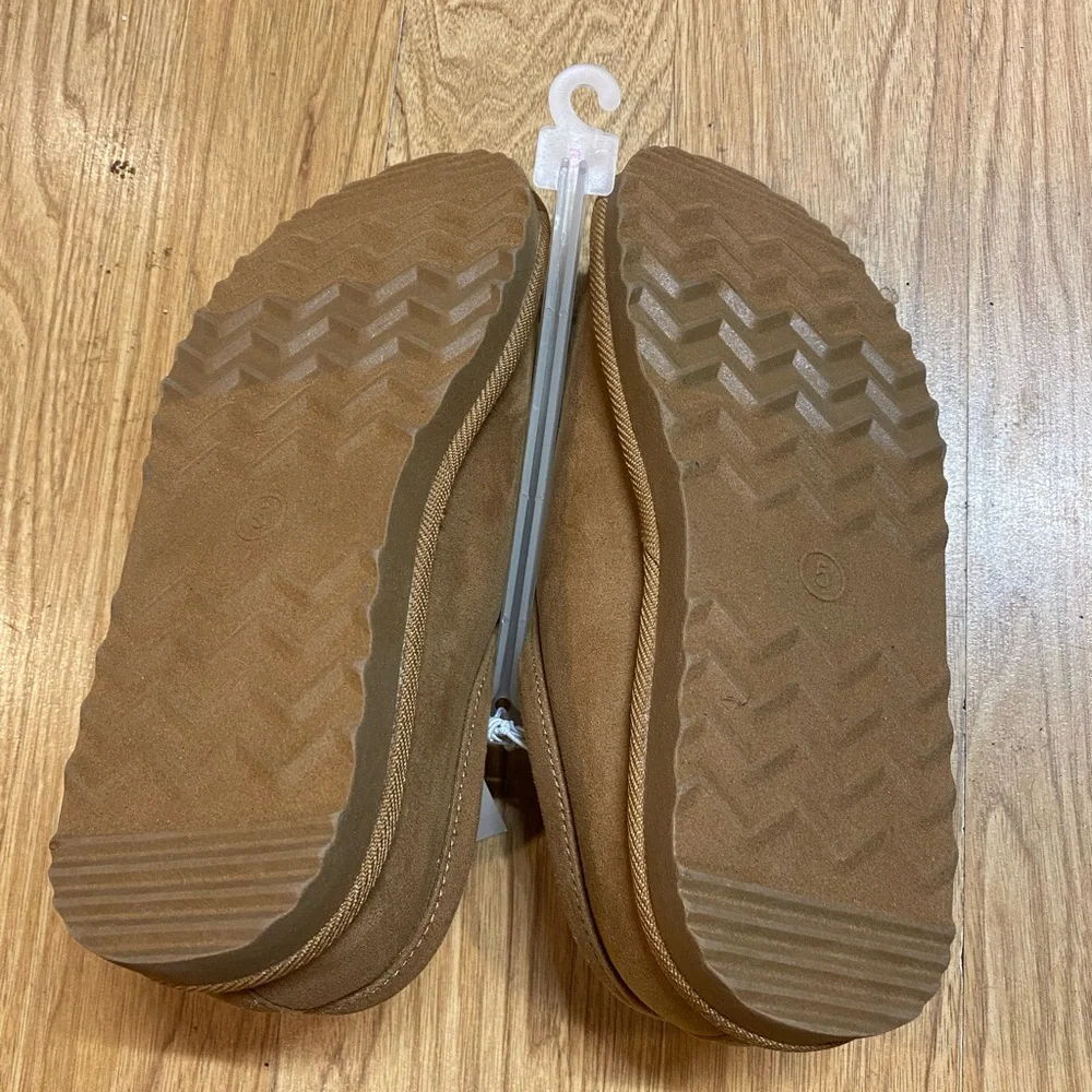 Cat & Jack Tan Kids Slippers - Picture 4 of 4